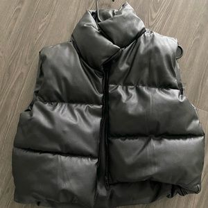 PrettyLittleThing Black Puffer Vest
